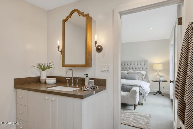 6972 Grasswood Avenue, Malibu CA: https://media.crmls.org/mediaz/fec45b27-7e7b-4418-8232-e9127757e526.jpg