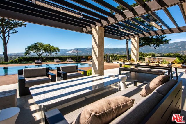 4610 Via Vistosa, Santa Barbara CA: https://media.crmls.org/mediaz/fec46346-30dc-46cb-80d4-ed9e6034ed0b.jpg