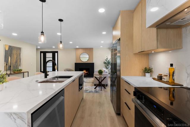 11412 Lucera Pl, San Diego CA: https://media.crmls.org/mediaz/fec4999f-6d7d-463c-819f-e1da8a20d6cd.jpg
