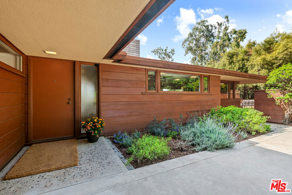 1915 Country Club Drive