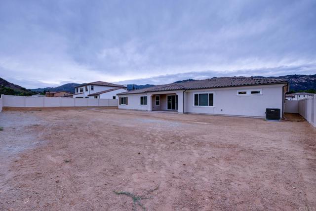 2981 Orchard Glen, Escondido CA: https://media.crmls.org/mediaz/fec54a97-ebb3-4901-90cb-177ee4dbe46f.jpg