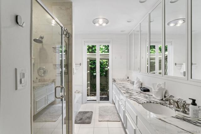 2315 Avenida De La Playa, La Jolla CA: https://media.crmls.org/mediaz/fec5aac6-227e-45aa-84a7-0a2b8ea392a9.jpg