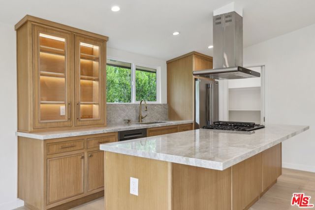 6731 Delco Avenue, Winnetka CA: https://media.crmls.org/mediaz/fec6004b-9880-4851-a31b-e970658c2d7a.jpg
