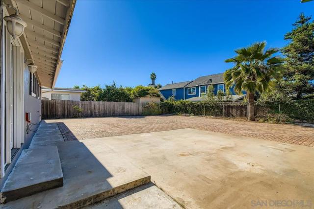 3245 Valley Street, Carlsbad CA: https://media.crmls.org/mediaz/fec660ce-e3c3-4a8c-8024-42ea7b76189a.jpg