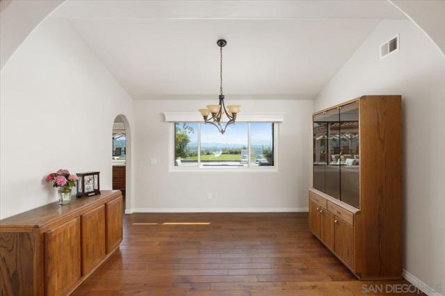 1373 Stoneridge Circle, Escondido CA: https://media.crmls.org/mediaz/fec6a532-4972-432b-8414-d0249b41239b.jpg