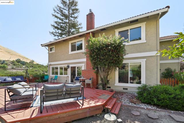 2353 Benham Ct, Walnut Creek CA: https://media.crmls.org/mediaz/fec6e931-dc4d-4dc5-bf05-b97168da221e.jpg