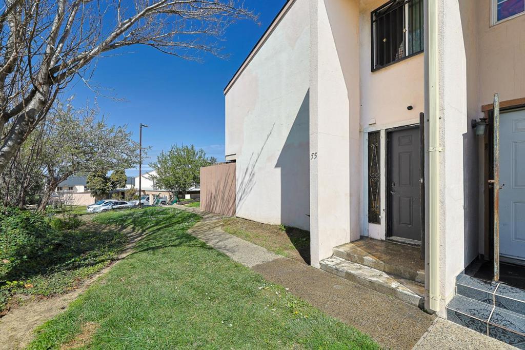 918 Acosta Plaza #55