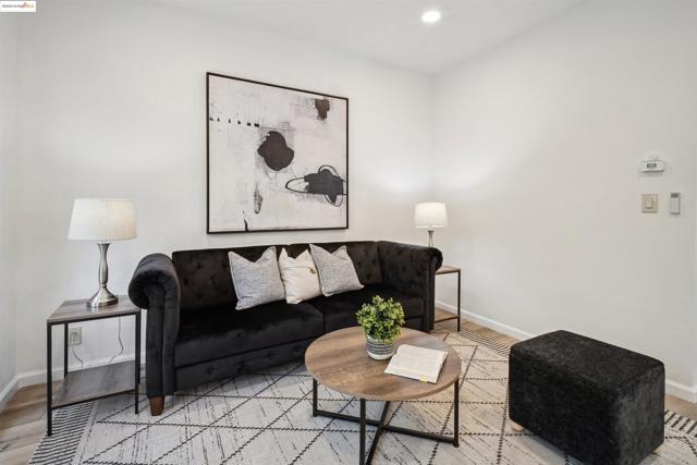 917 Hough Ave, Lafayette CA: https://media.crmls.org/mediaz/fec7a1c7-e2ef-4f3d-9caf-4daaa9a5f386.jpg