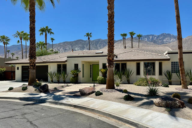 1311 Fuego Circle, Palm Springs CA: https://media.crmls.org/mediaz/fec7c574-e026-4a57-aaa7-2506d3c60aeb.jpg