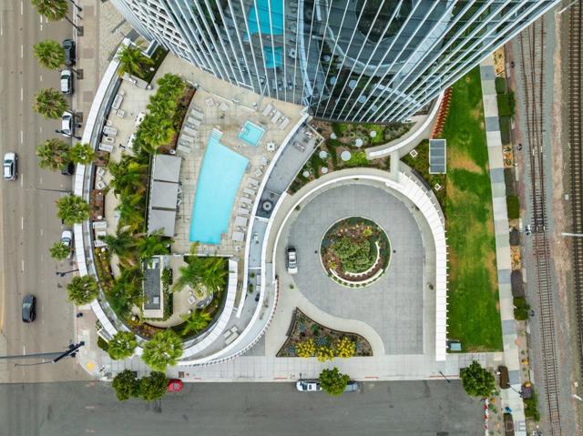 888 W E St, San Diego CA: https://media.crmls.org/mediaz/fec7d8c8-0632-4735-bc3d-78b4c0233f73.jpg