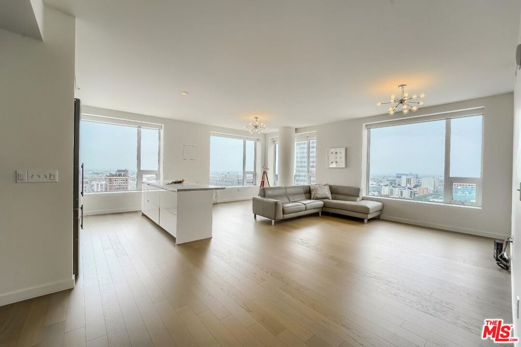 1050 S GRAND Avenue 2009, Los Angeles, CA 90015