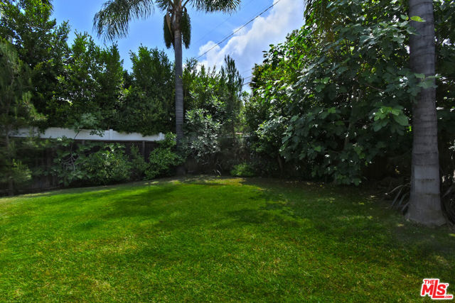 10344 Woodbridge Street, Toluca Lake CA: https://media.crmls.org/mediaz/fec8209c-f746-49d1-a389-1d1c68e16343.jpg