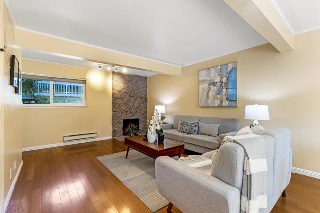 83 Devonshire Avenue, Mountain View CA: https://media.crmls.org/mediaz/fec8ab61-ce96-4fdc-a235-8973abde61ed.jpg