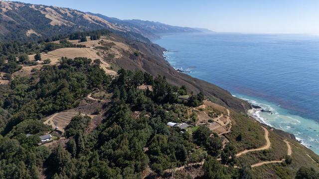 47320 Highway 1, Big Sur CA: https://media.crmls.org/mediaz/fec8c207-0c55-43f3-8404-f3058cda6527.jpg