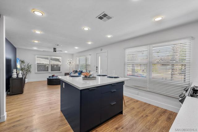 2702 Ridge View Dr, San Diego CA: https://media.crmls.org/mediaz/fec8ca1b-29e7-489d-93fc-da8aec5de555.jpg
