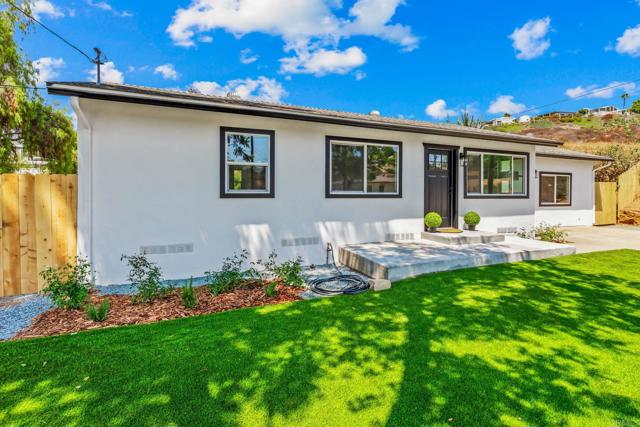 Detail Gallery Image 4 of 35 For 12178 Gay Rio, Lakeside,  CA 92040 - 4 Beds | 2/1 Baths