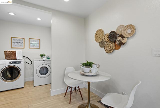 5315 Camden St, Oakland CA: https://media.crmls.org/mediaz/fec9accc-8aed-4eb7-8146-a045f1023678.jpg