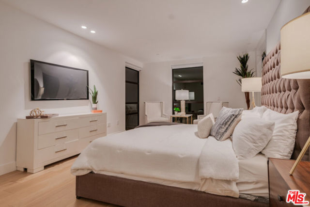 10777 WILSHIRE Boulevard, Los Angeles CA: https://media.crmls.org/mediaz/feca6313-c8bd-46bc-95a9-dcc39076e55e.jpg