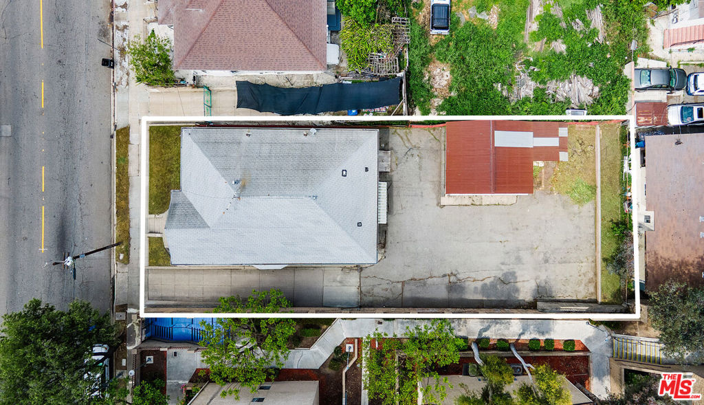 https://media.crmls.org/mediaz/fecada1c-f112-44d6-bcfe-f6c0028c984b.jpg?preset=X-Large