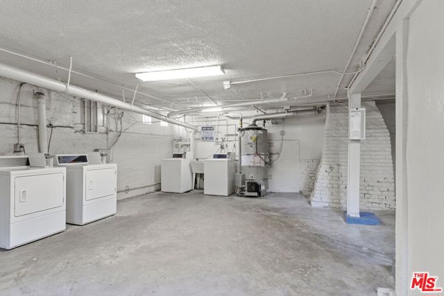 223 N Breed Street, Los Angeles CA: https://media.crmls.org/mediaz/fecaeeb1-4f65-48e2-a917-2d5bf00e5bcc.jpg