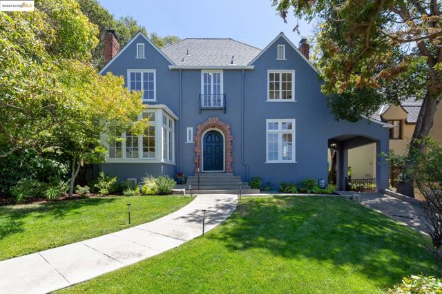 1145 Mandana Blvd, Oakland CA: https://media.crmls.org/mediaz/fecb385b-b7e0-457a-af2d-0d961218ffdd.jpg