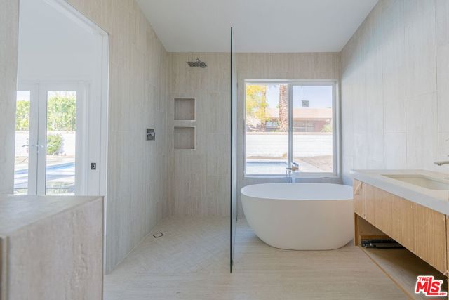Image 37 of 44 For 70725 Ironwood Drive