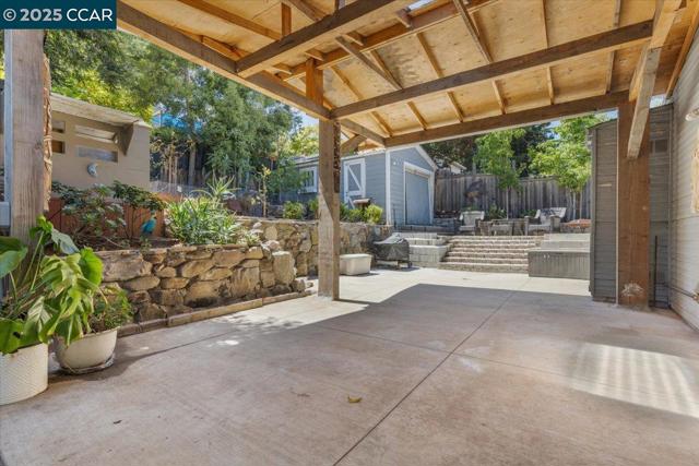 8041 Winthrope St, Oakland CA: https://media.crmls.org/mediaz/fecb57ad-ca01-48a9-8e21-4563305c26ec.jpg