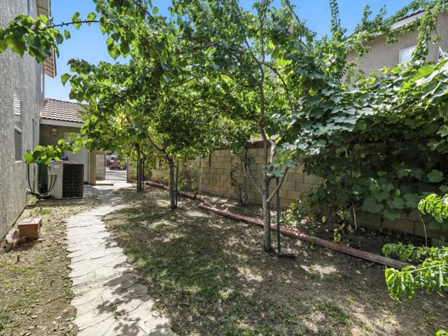 44131 Sunmist Court, Lancaster CA: https://media.crmls.org/mediaz/fecb6616-6b9d-4038-b349-af71b3a3d573.jpg
