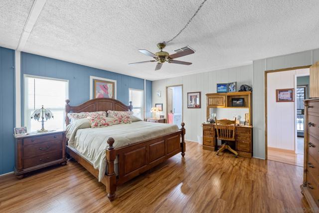 5001 W Florida Avenue, Hemet CA: https://media.crmls.org/mediaz/fecbc764-637c-4522-9ecc-d8bd754fdfbd.jpg