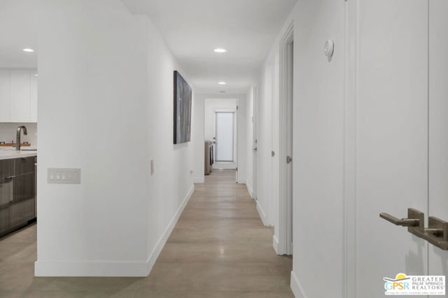 2566 S Calle Palo Fierro, Palm Springs CA: https://media.crmls.org/mediaz/fecbefb2-18e7-4e25-8076-cff5322d754d.jpg