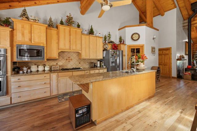 1925 Baldwin Lake Road, Big Bear CA: https://media.crmls.org/mediaz/fecc4b8b-8d3e-48ab-96ef-2f3fb1ed2c32.jpg