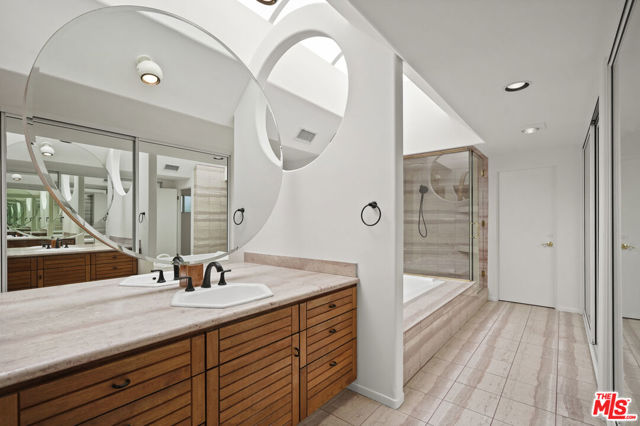 32215 Pacific Coast Highway, Malibu CA: https://media.crmls.org/mediaz/fecc6844-f316-4985-a481-92392992a30a.jpg