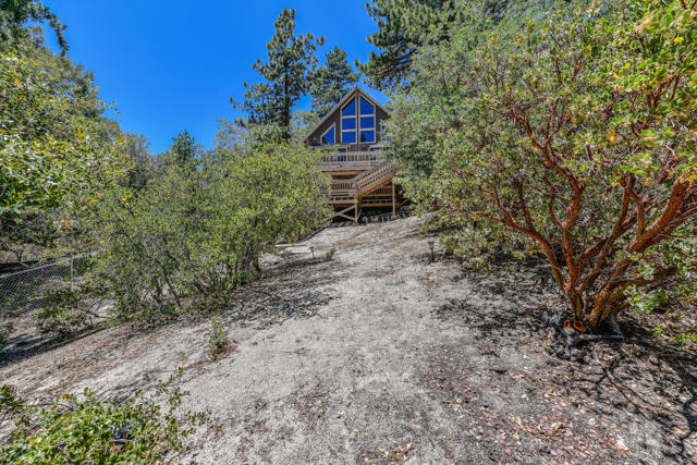 24873 Ponderosa Drive, Idyllwild CA: https://media.crmls.org/mediaz/feccd3ef-3120-434d-8945-e724dc1af48e.jpg