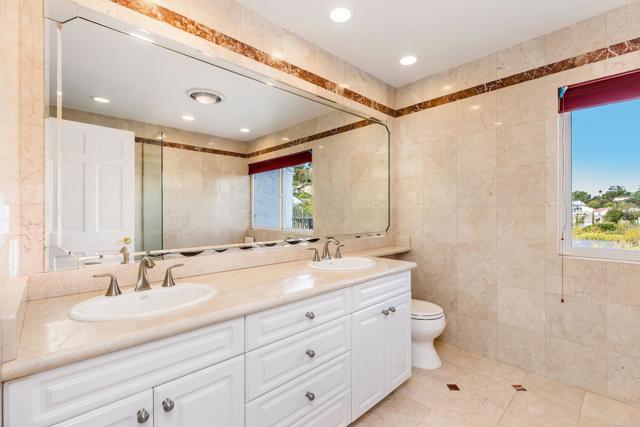 4400 Chaumont Road, Woodland Hills CA: https://media.crmls.org/mediaz/fecd1b0a-3925-4b7e-b74c-c862ebc4a370.jpg