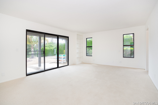 627 Elm Tree LN, Fallbrook CA: https://media.crmls.org/mediaz/fecd2b9e-1a26-4ef7-94b0-df25133b08f7.jpg