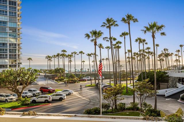 1820 Avenida Del Mundo, Coronado CA: https://media.crmls.org/mediaz/fecd503b-f8bc-45b8-9581-30bd421d51f4.jpg