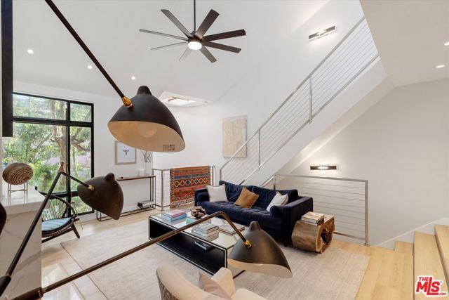 2108 Neilson Way, Santa Monica CA: https://media.crmls.org/mediaz/fecd8fdc-f0a5-4e02-85df-ca08a2dd81c6.jpg