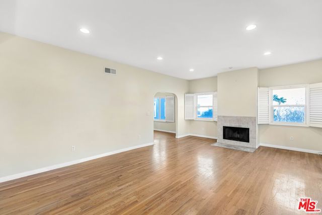 1073 S Mansfield Avenue, Los Angeles CA: https://media.crmls.org/mediaz/fecda831-509e-4432-bf36-2f73d543d49f.jpg