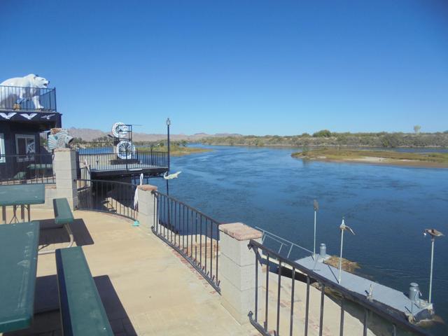 5682 Colorado River Road, Blythe CA: https://media.crmls.org/mediaz/fecdebc3-ffea-4f70-bced-13a6a0a02aaa.jpg