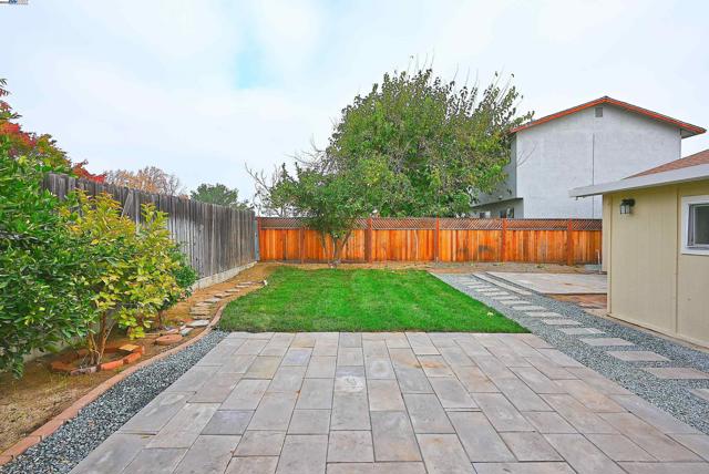 974 Walnut Dr, Oakley CA: https://media.crmls.org/mediaz/fece39a2-1826-4fd1-be83-4be51589d288.jpg