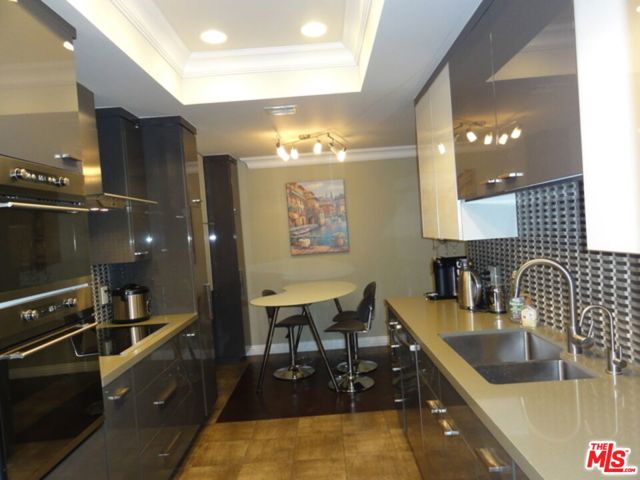 1880 Veteran Avenue, Los Angeles CA: https://media.crmls.org/mediaz/fece53c3-9770-4d57-9c93-e79812383f23.jpg