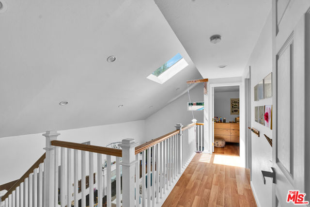 3952 Patrick Henry Place, Agoura Hills CA: https://media.crmls.org/mediaz/fece678c-ba22-49fd-a9e8-95bdbe51279a.jpg