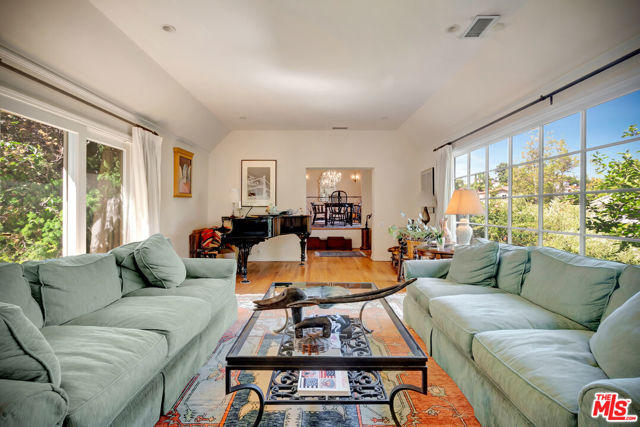 1519 Comstock Avenue, Los Angeles CA: https://media.crmls.org/mediaz/fece8e2b-99a5-4a4c-8cf6-c168ea6f88ab.jpg