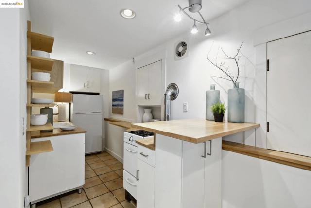 342 El Toyonal, Orinda CA: https://media.crmls.org/mediaz/fece9bf9-0b48-407e-aa55-90719636c118.jpg
