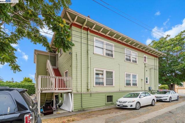 Image 16 of 27 For 954 Park St  