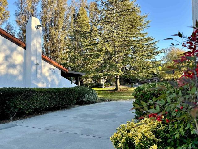 12780 Avenida La Valencia, San Diego CA: https://media.crmls.org/mediaz/fed00caa-960d-4ccc-923e-aca51cbd339b.jpg