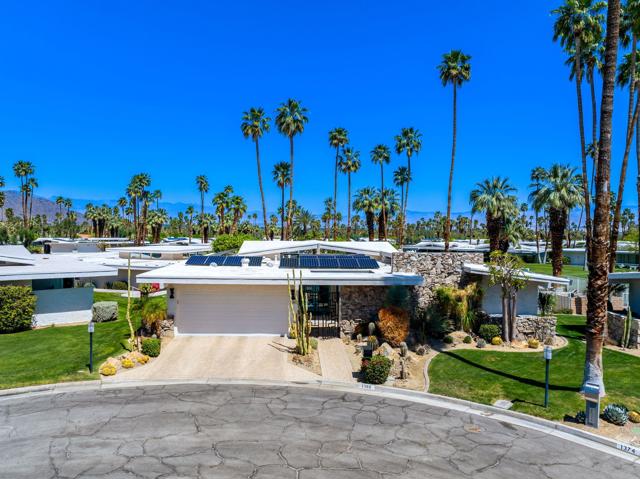 1380 Malaga Circle, Palm Springs CA: https://media.crmls.org/mediaz/fed050f2-65cd-425d-845b-0a9ac69fad5f.jpg