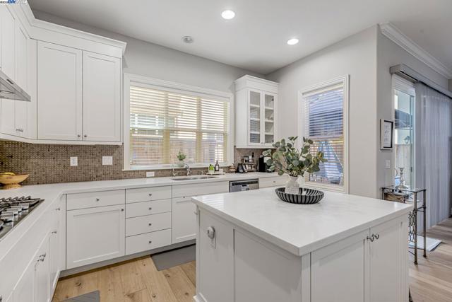 5079 Rowan Dr, San Ramon CA: https://media.crmls.org/mediaz/fed06726-fd9a-4a1b-8225-65953a23beec.jpg