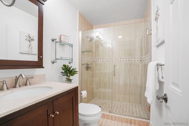 731 Edgewater Dr, Chula Vista CA: https://media.crmls.org/mediaz/fed10945-a9da-4926-abc8-6e6e90bb044a.jpg