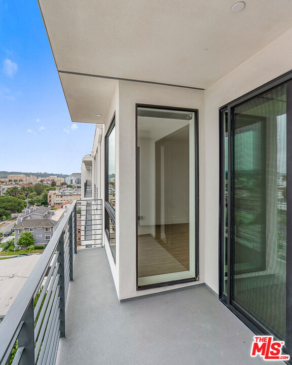 3688 Overland Avenue, Los Angeles CA: https://media.crmls.org/mediaz/fed14602-abcb-483d-ad64-a3c49a4cae88.jpg